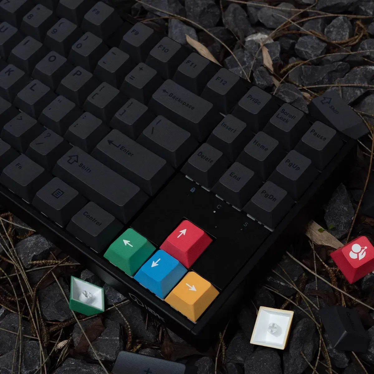 Color: Khaki - Minimalist Black keycaps PBT cherry profile  61/71/64/68/84/96/980/87/104 keycap set